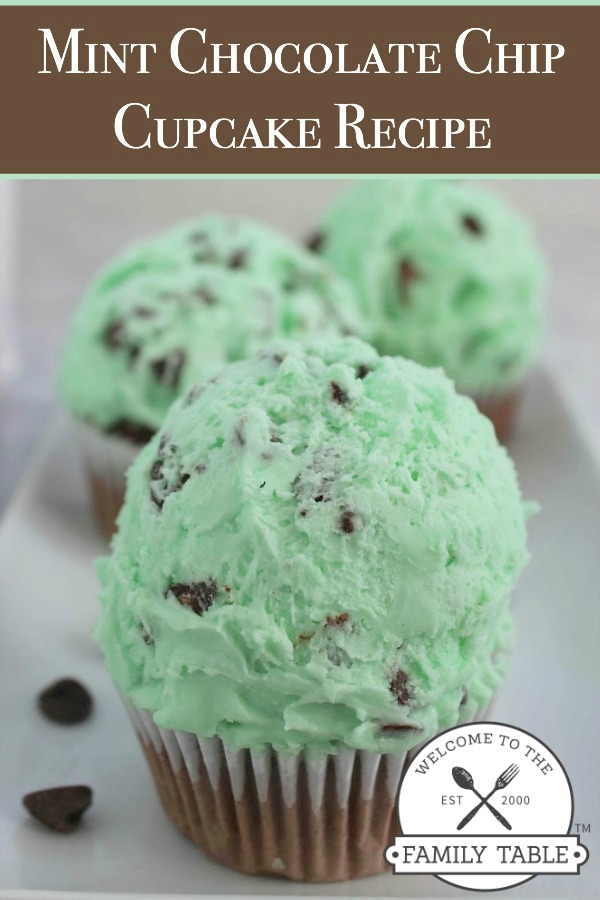 My favorite ice cream in the world is mint chocolate chip! If you love my fave ice cream you will adore these yummy (and cute) cupcakes! :: welcometothefamilytable.com