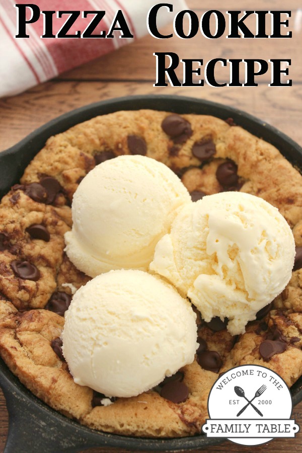 Who likes chocolate chip cookies? If you do, then you need to make this pizza cookie recipe! :: welcometothefamilytable.com
